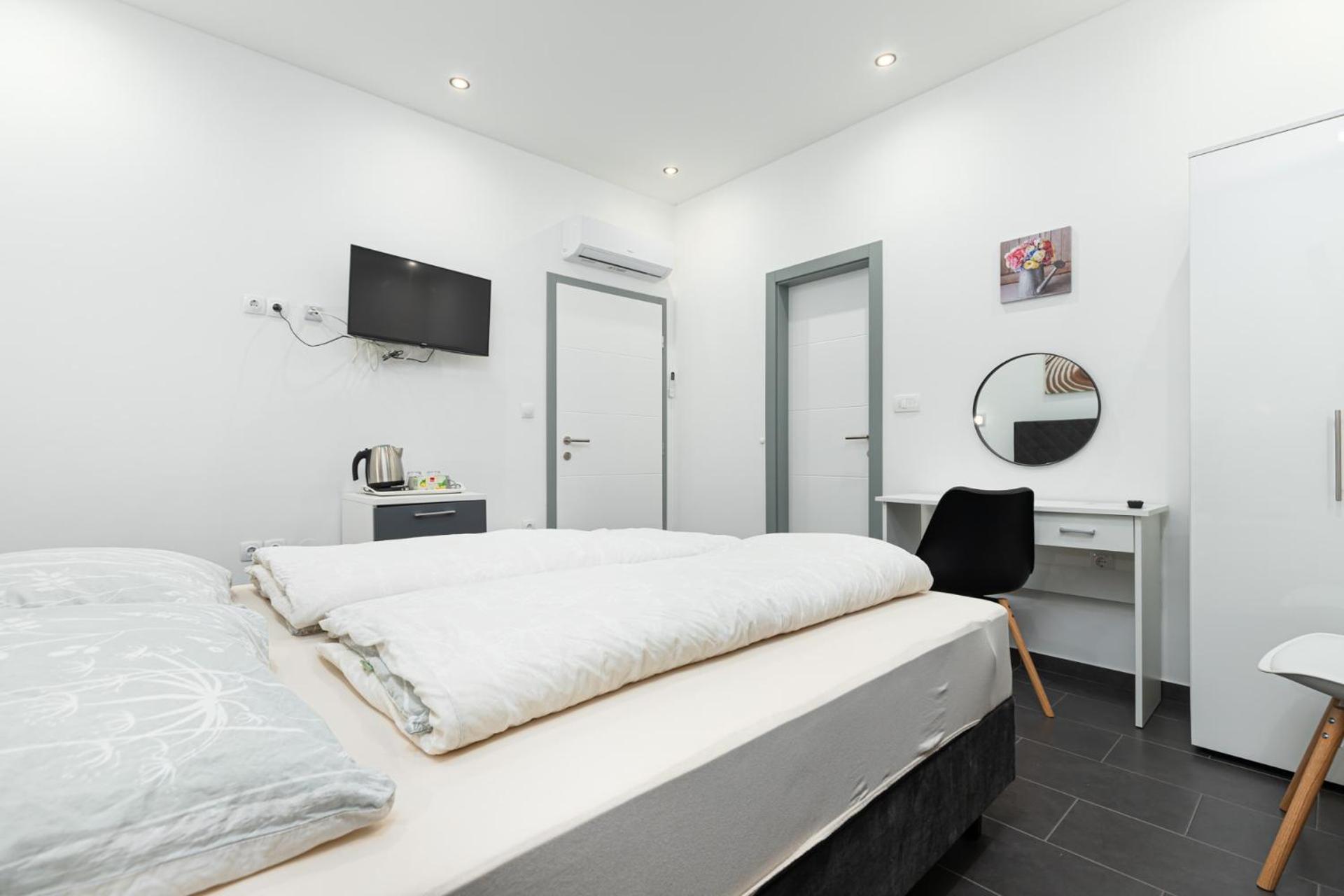 Rooms And Studio Flora Poreč Extérieur photo