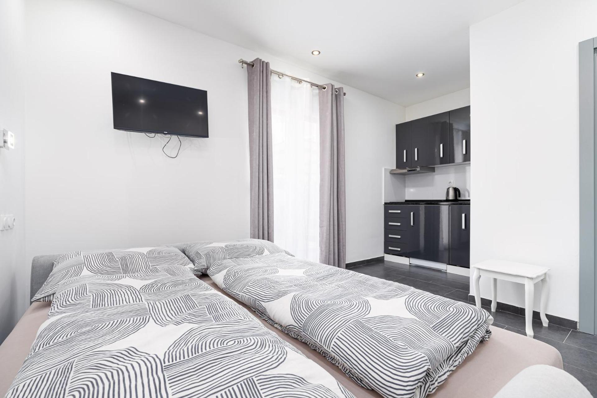 Rooms And Studio Flora Poreč Extérieur photo